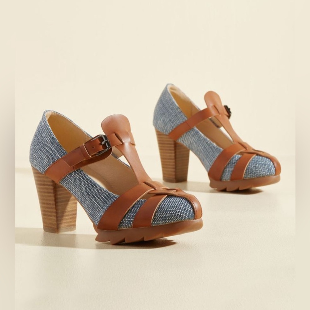 Pink martini heels NWT and box. Size approximately 7.5/38.